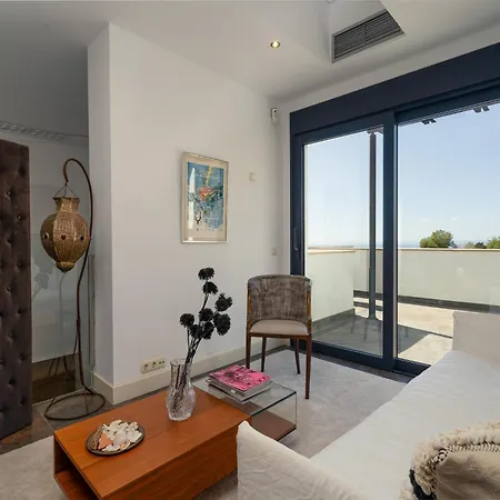Lavish With Private Pool Villa Marbella