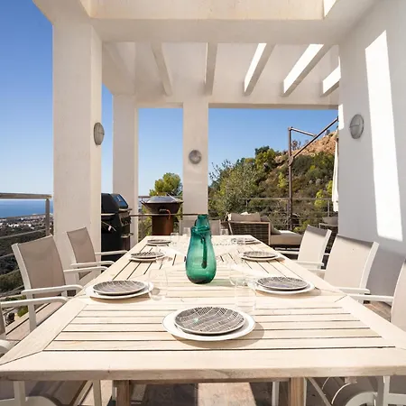 Villa Lavish With Private Pool Marbella