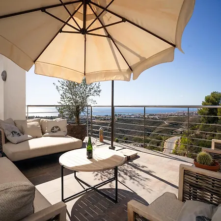 Lavish With Private Pool *