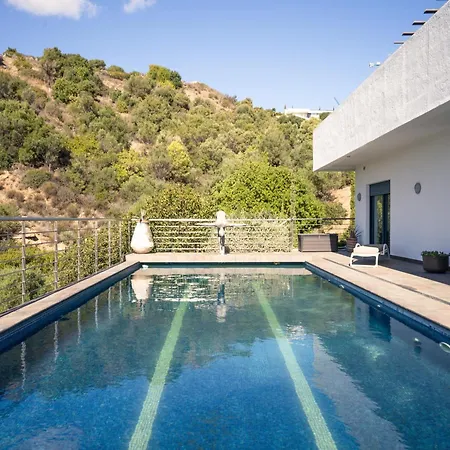 Lavish With Private Pool