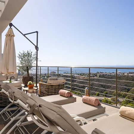 Lavish With Private Pool *
